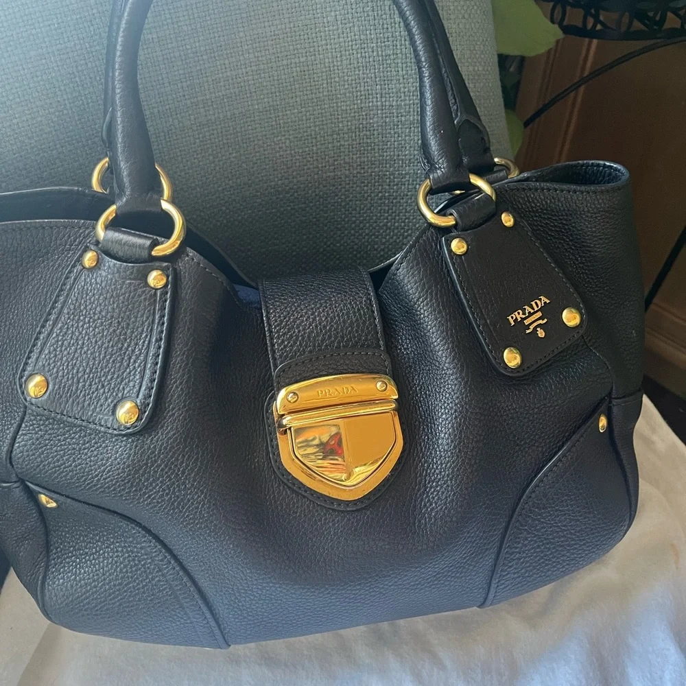 ♥️♥️Beautiful Beautiful Prada 💯% AUTHENTIC  ♥️♥️ - Picture 2 of 6